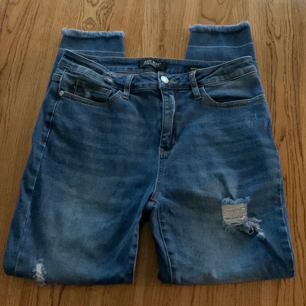 Ladies Judy Blue distressed jeans